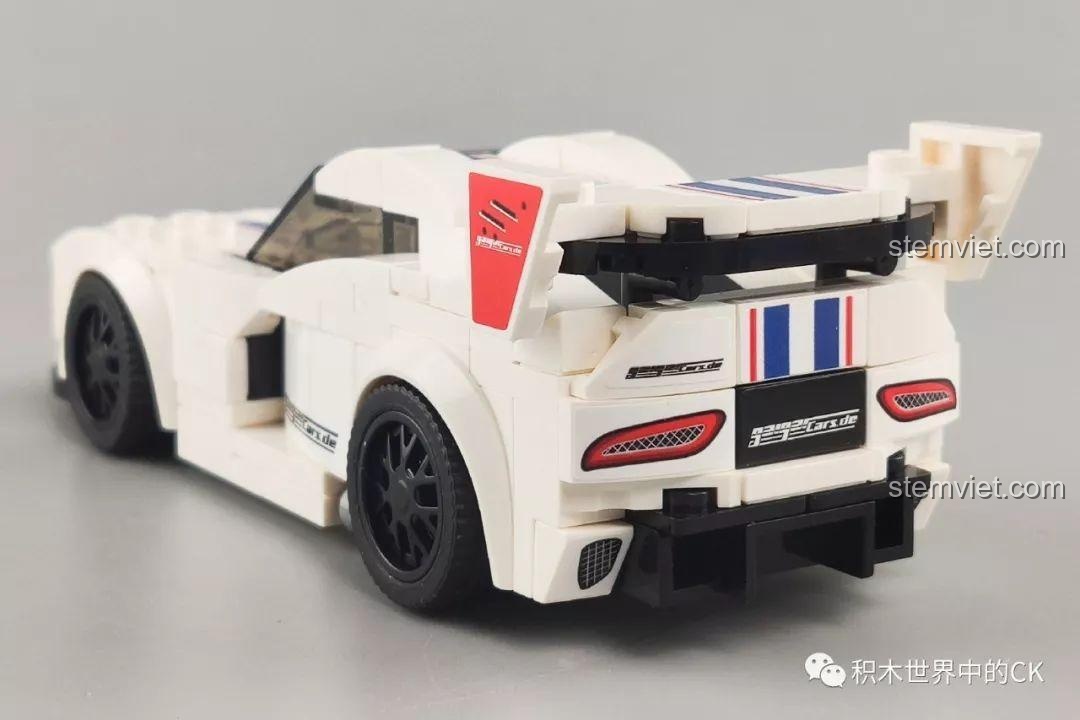 Mặt sau của mô hình Bộ Lắp Ráp Siêu Xe Ferrari 488 Pista SEMBO 607059 màu đỏ.