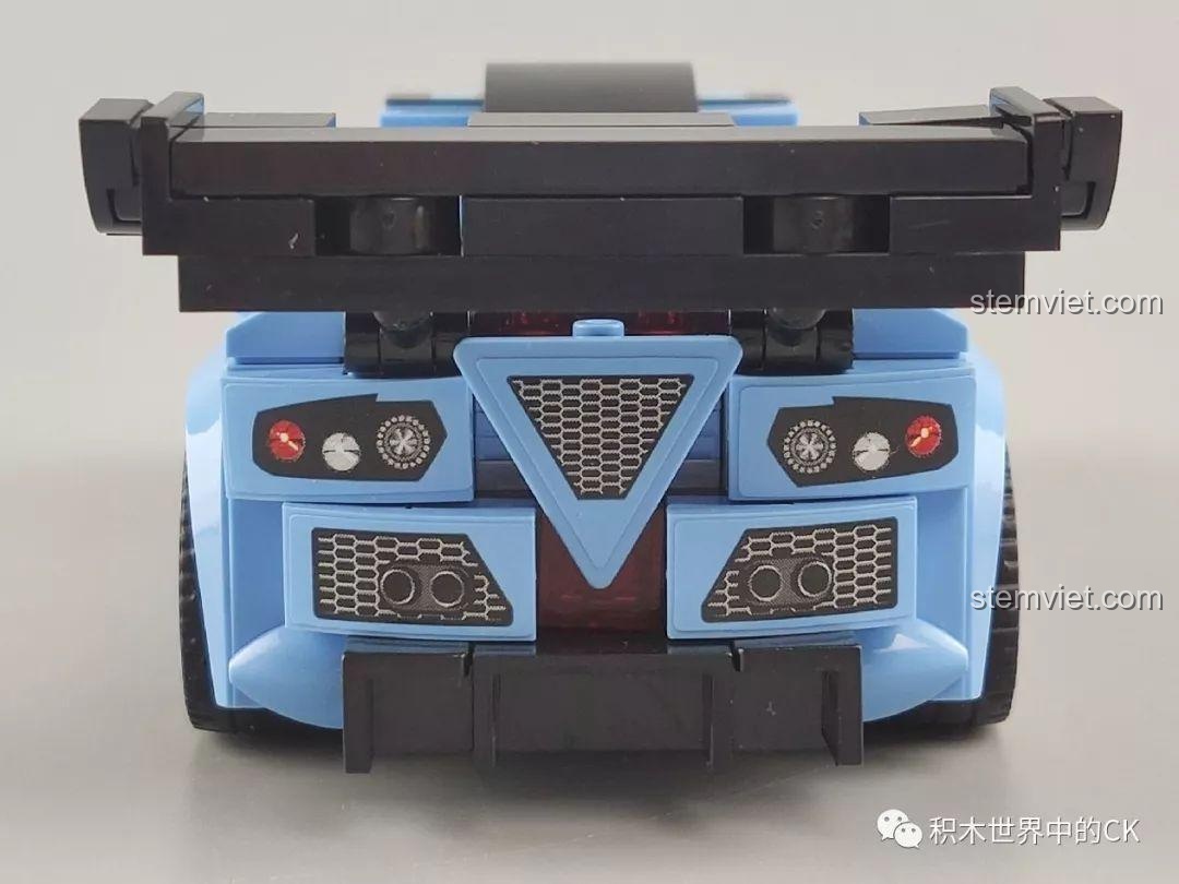 Góc nhìn từ trên xuống phía sau của siêu xe SEMBO 607060 Apollo S, cho thấy tổng thể thiết kế.