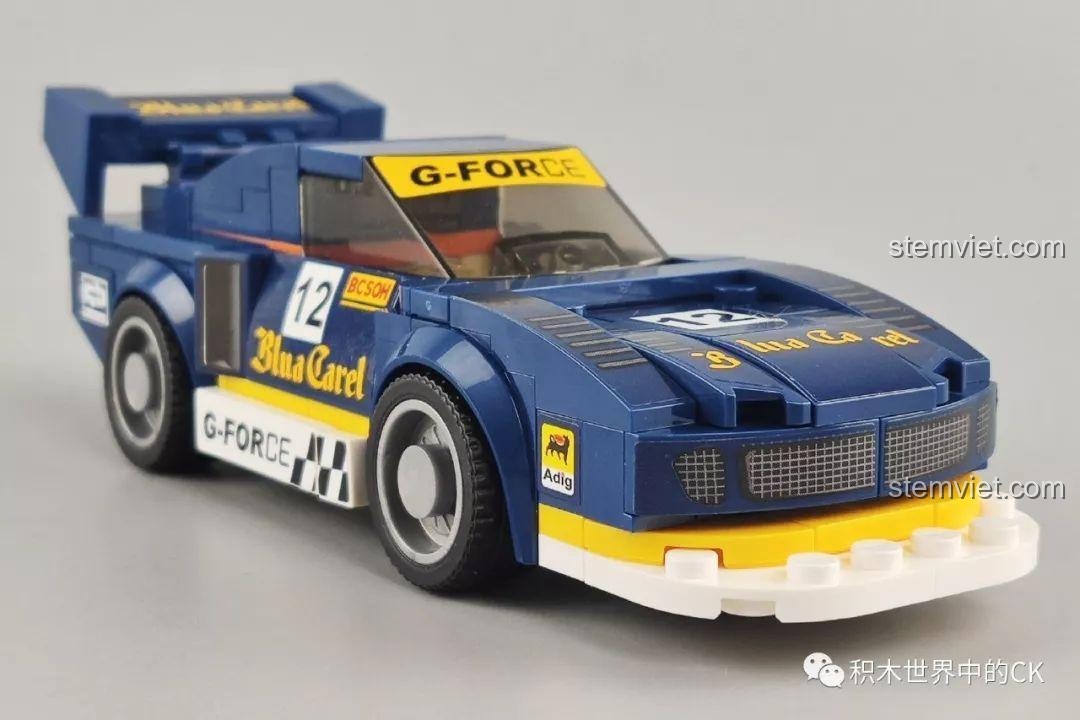 Góc nghiêng của mô hình xe đua SEMBO 607063 Xe Đua Ferrari BB512 Le Mans màu đỏ, thể hiện thiết kế kinh điển.