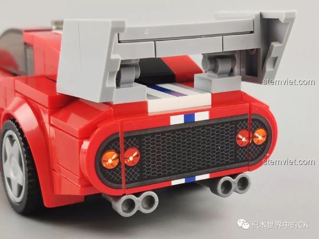 Cận cảnh phần thân của mô hình xe đua SEMBO 607064, với các chi tiết decal.