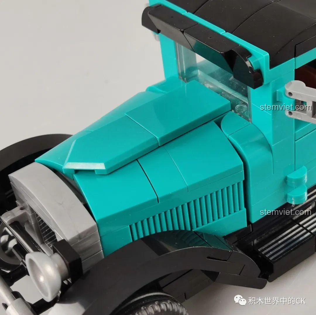 Đồ chơi mô hình SEMBO 607402 Xe Mercedes-Benz 500K Tourer Mayfair nhìn từ trên xuống, cho thấy tổng thể thiết kế và sự cân đối của mô hình xe cổ điển, dành cho bé trai 6 tuổi.