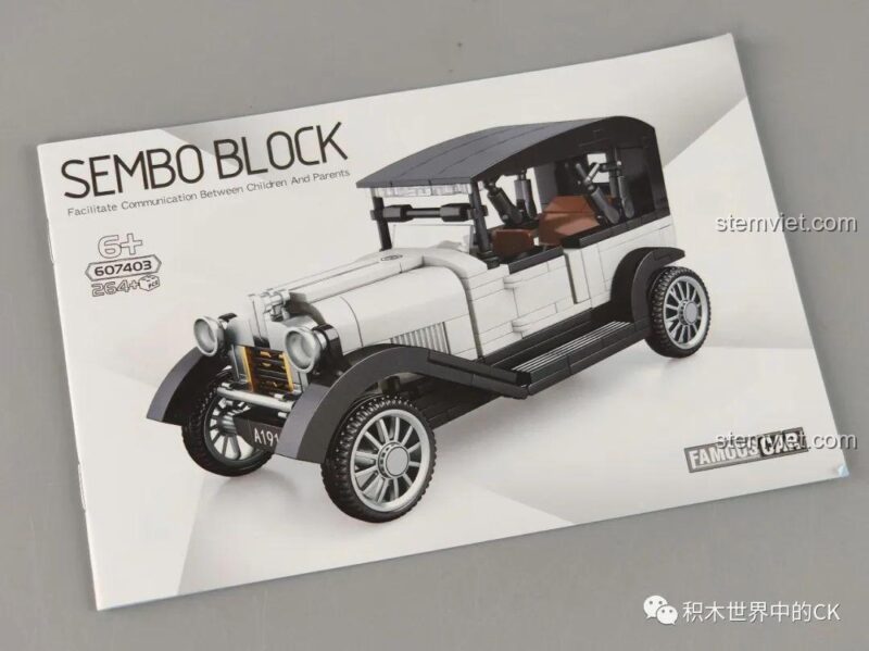 Mô hình xe cổ điển SEMBO 607403 màu trắng đen sau khi lắp ráp, chi tiết sắc nét, là bộ đồ chơi mô hình xe hơi cổ điển Citroen Type A 1919 ấn tượng.