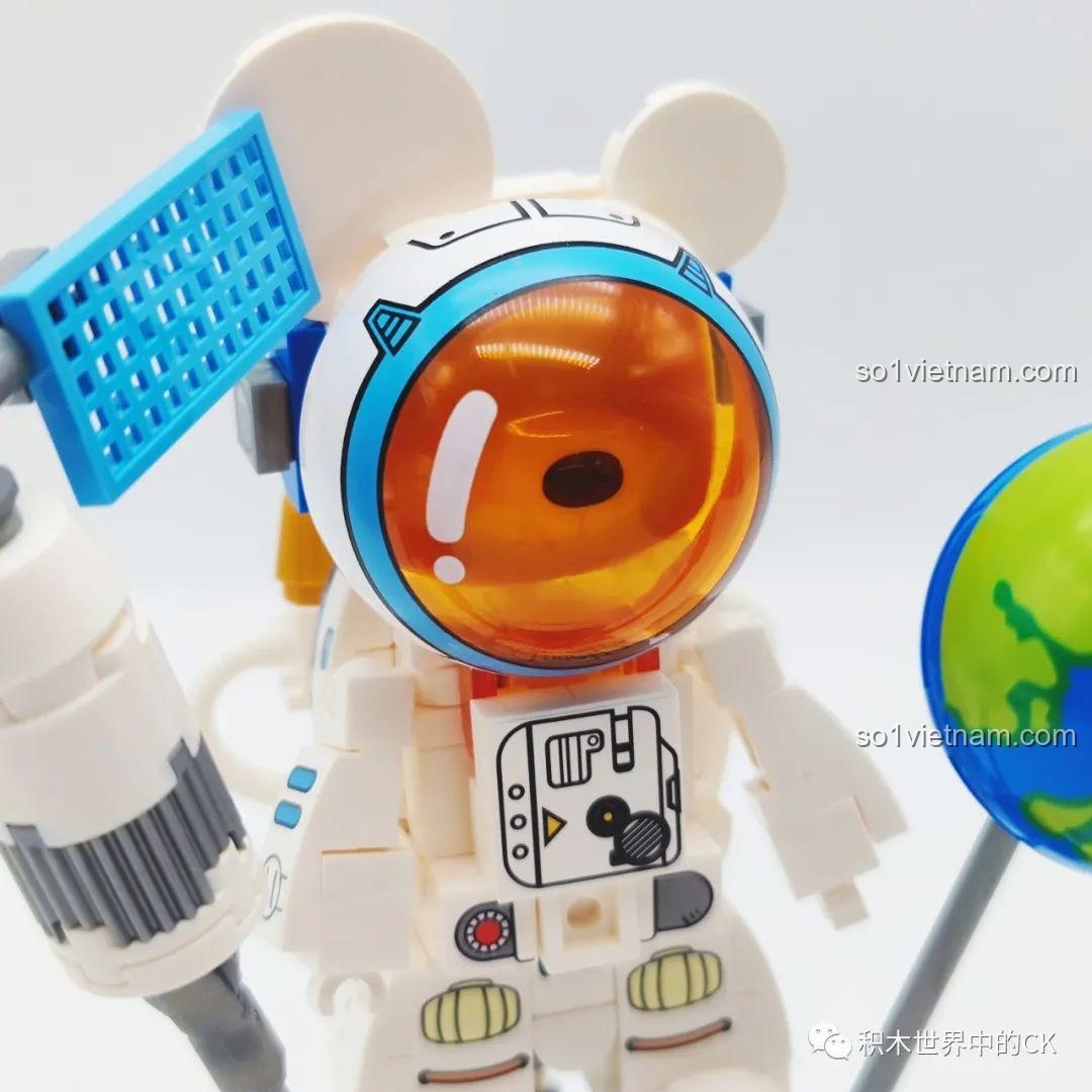 Mô hình SEMBO 612012 Phi hành gia vũ trụ trưng bày