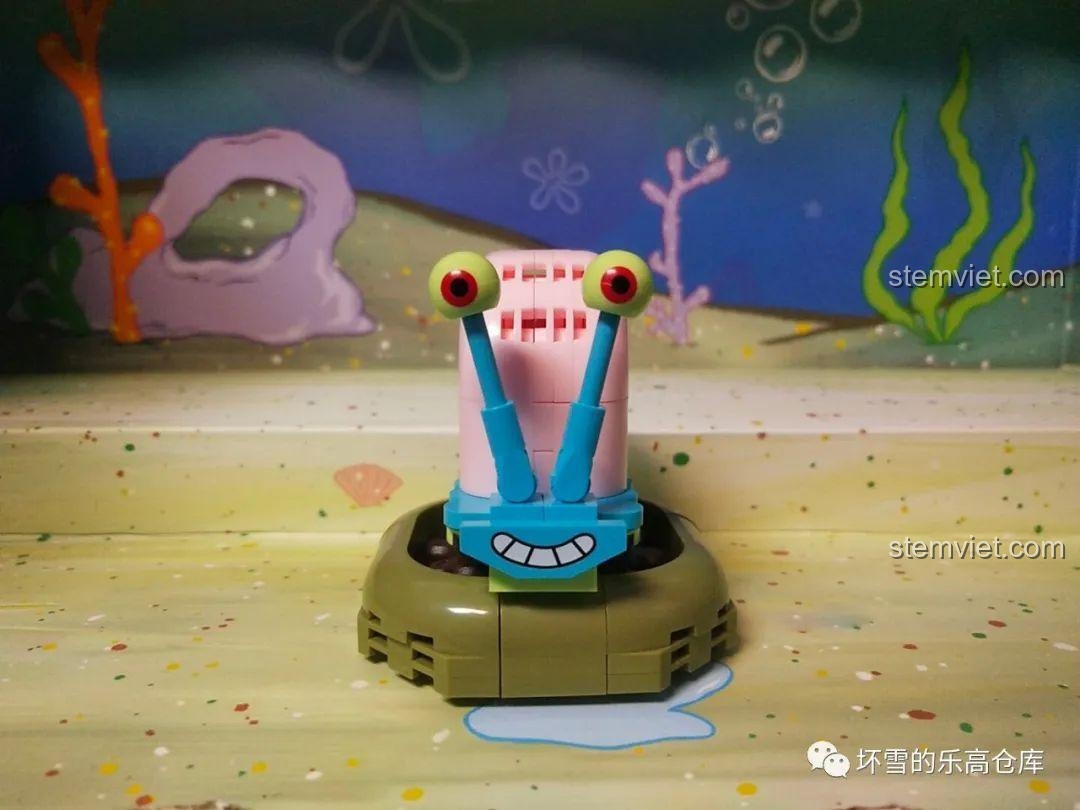 Bộ khối lắp ghép Sembo 612211: Gary, chú ốc sên thông minh của SpongeBob, với đôi mắt to tròn và vỏ hồng đặc trưng, phù hợp bé 6 tuổi.