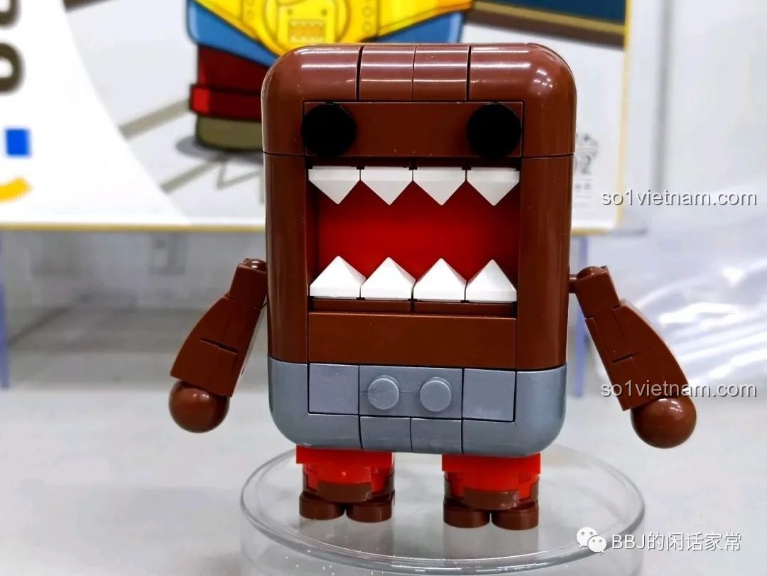 Cận cảnh quá trình lắp ráp phần thân của Domo-Kun Quyền Vương