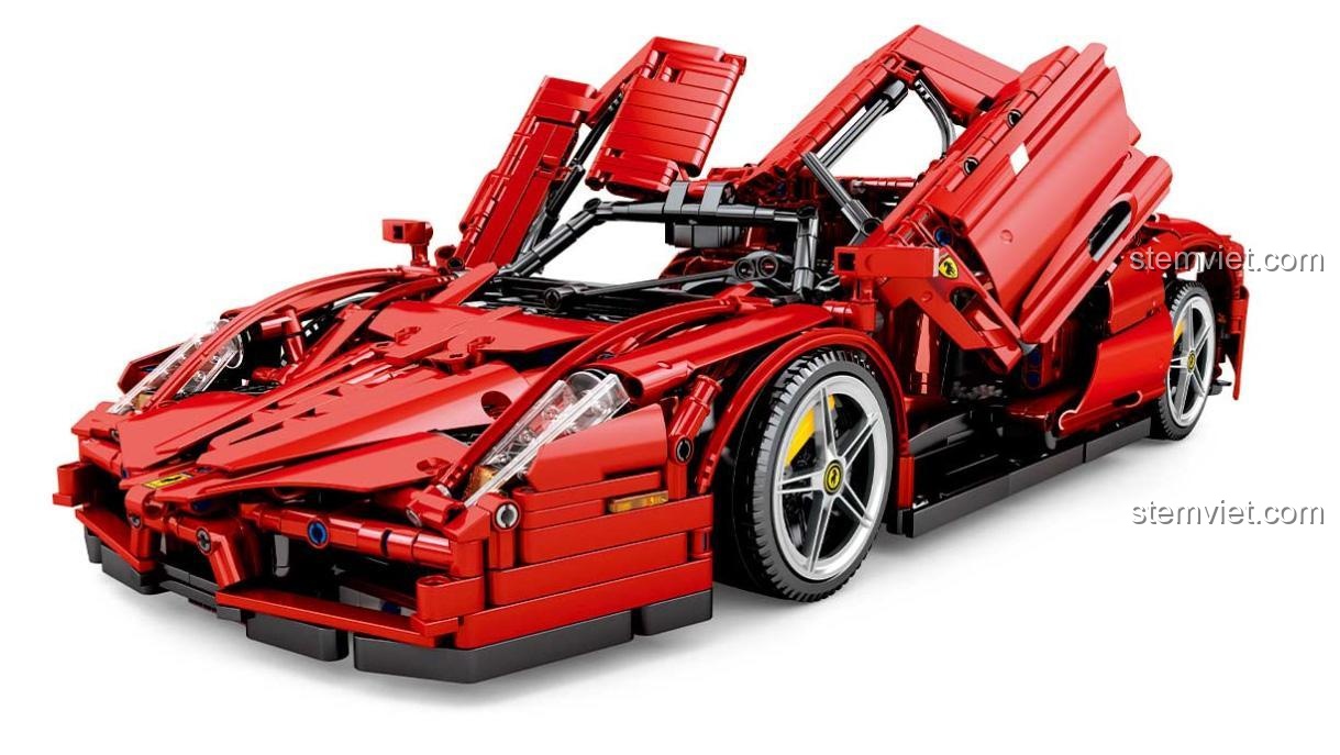 Mô hình đồ chơi SEMBO 701020 siêu xe Ferrari Enzo màu đỏ với cửa mở cánh chim độc đáo, thể hiện chi tiết tinh xảo của bộ lắp ráp 2569 mảnh, mang lại trải nghiệm lắp ráp chất lượng cao.