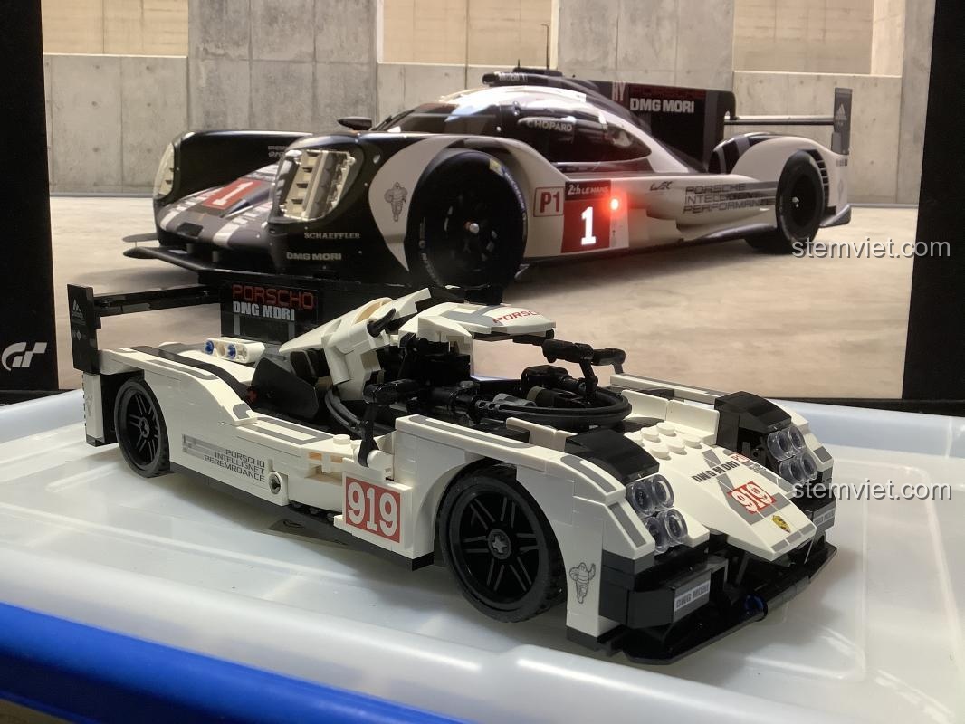 Toàn cảnh mô hình lắp ráp SEMBO 701652 Xe Đua Porsche 919 Hybrid sau khi hoàn thiện. Món đồ chơi hấp dẫn cho con trai 6 tuổi.