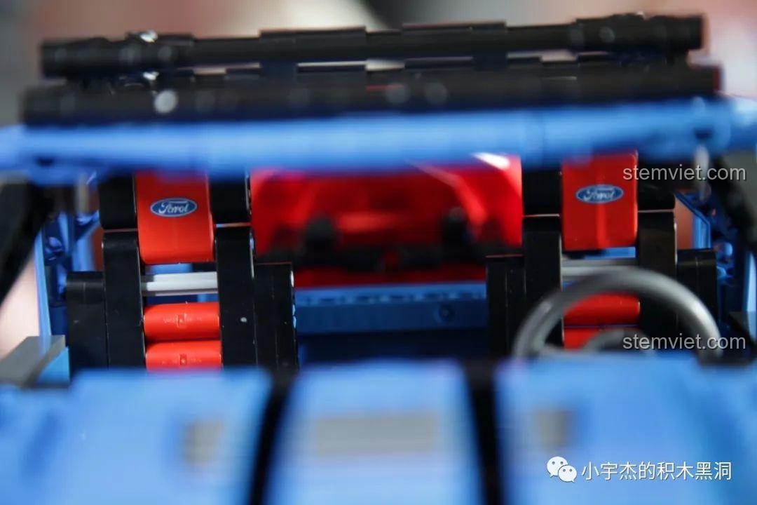 Đèn hậu của mô hình SEMBO 701990 Ford F-150 Raptor.