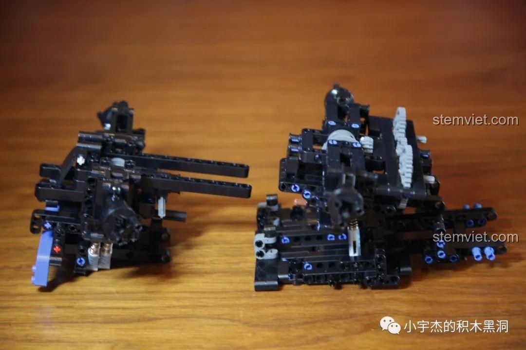 Quá trình lắp ráp hệ thống treo trước và sau của mô hình SEMBO 701990 Ford F-150 Raptor, với các chi tiết kỹ thuật.