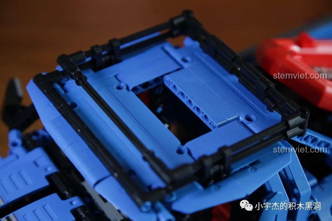 Hệ thống treo kép của bộ lắp ráp SEMBO 701990 Ford F-150 Raptor Nâng Cấp, đồ chơi mô hình xe bán tải địa hình, với giảm xóc in chữ KING.