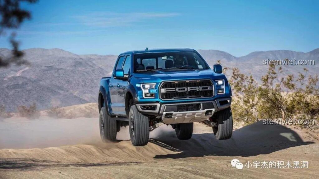 Hình ảnh xe bán tải Ford F-150 Raptor thật đang bay trên địa hình, thể hiện sức mạnh và khả năng off-road của mẫu xe này.