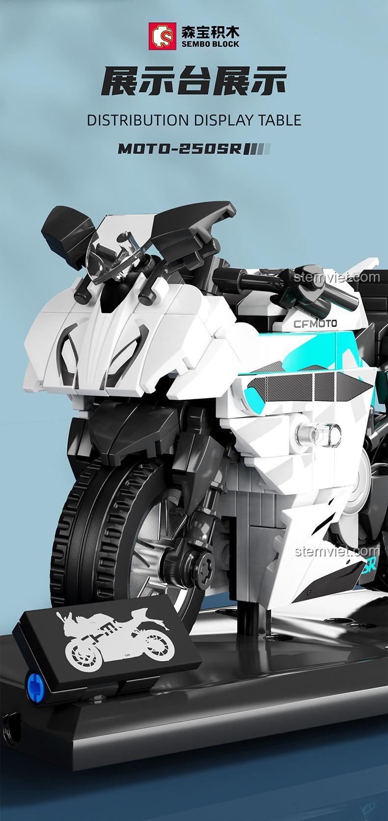 Mô hình xe mô tô CFMOTO 250SR SEMBO 705301 trên đế trưng bày, bộ đồ chơi lắp ghép chi tiết cho bé trai 6 tuổi.