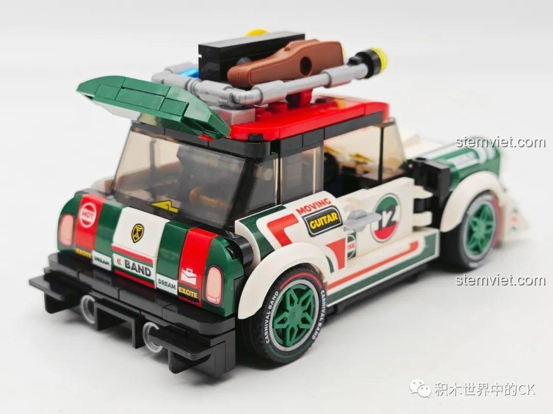 Góc nhìn 3/4 phía sau của mô hình xe đua SEMBO 714012 Xe Đua Mini Carnival Band BK.8, thể hiện sự cân đối và hài hòa trong thiết kế tổng thể.