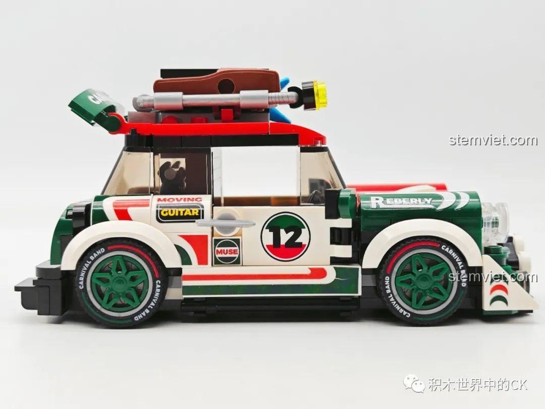 Góc nhìn bên hông của mô hình xe đua SEMBO 714012 Xe Đua Mini Carnival Band BK.8, làm nổi bật các đường nét thiết kế và bánh xe.