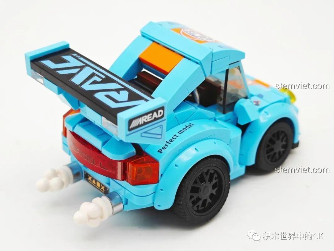 Mặt trước chi tiết của bộ xếp hình Xe Đua Siêu Tốc Mini SEMBO 714500 màu xanh lam, thu hút mọi ánh nhìn.