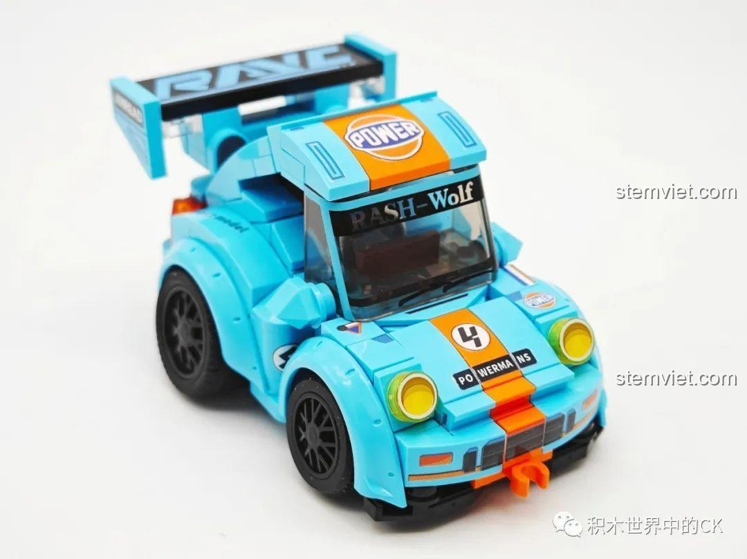 Mặt sau của bộ đồ chơi Bộ Xe Đua Gấu Con SEMBO 714500 màu xanh lam, với ống xả và logo RWB.