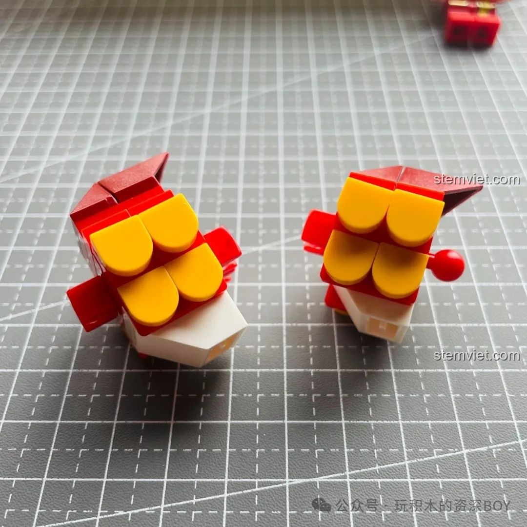 Hai đốt thân rồng đầu tiên của bộ Mô Hình Múa Rồng Đón Xuân SEMBO 201015 đã hoàn thành, với chi tiết vảy rồng.