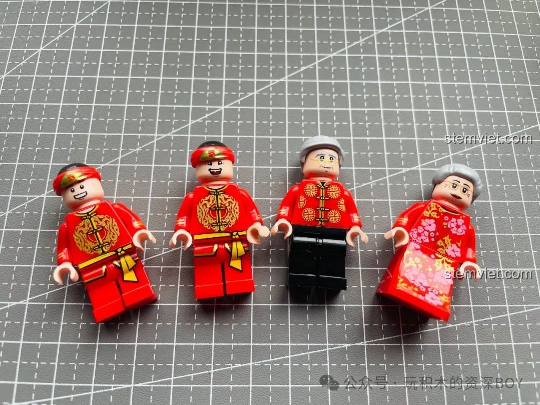 Bốn minifigures người múa rồng và người dân đón Tết trong trang phục truyền thống, đi kèm bộ Mô Hình Múa Rồng Đón Xuân SEMBO 201015.