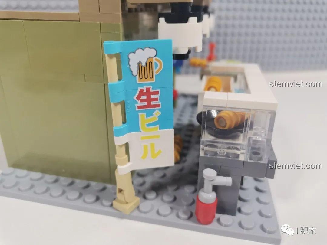 Góc nhìn chi tiết bên ngoài Mô hình quán ăn Nhật 1073, với các biển hiệu và đèn lồng đặc trưng, mang đậm phong cách Nhật.