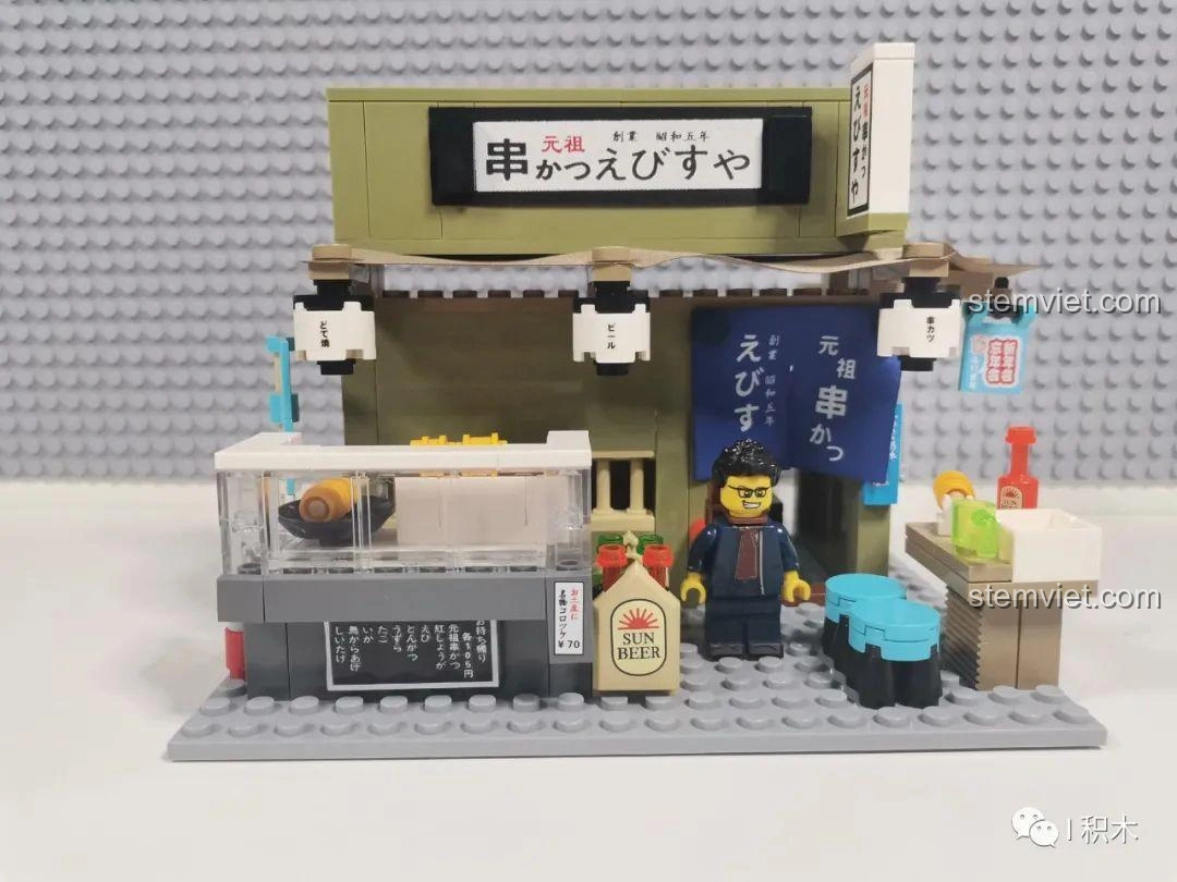 Mô hình Cửa hàng xiên nướng Nhật Bản SEMBO Block 601073 đã hoàn thiện, nhìn từ góc chính diện.