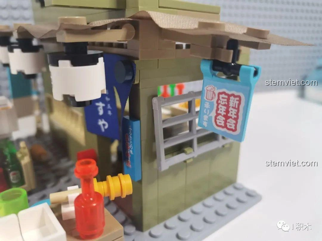 Cận cảnh chi tiết ngoại thất của Cửa hàng xiên nướng Nhật Bản, bao gồm đèn lồng và biển hiệu.