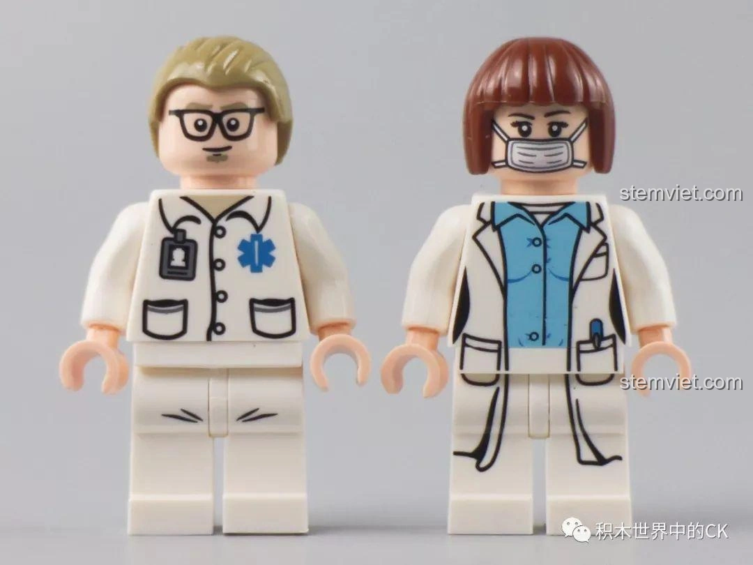 Hai minifigure nhân viên y tế (nam và nữ) từ bộ xếp hình Xe Cứu Thương Thành Phố Sembo Block 601303 với trang phục chi tiết.