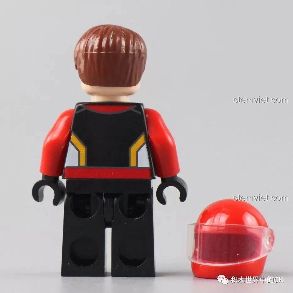 Mặt sau của minifigure tay đua từ bộ đồ chơi lắp ghép Xe Cứu Hộ Khẩn Cấp Sembo Block 601303, cho thấy chi tiết trang phục.