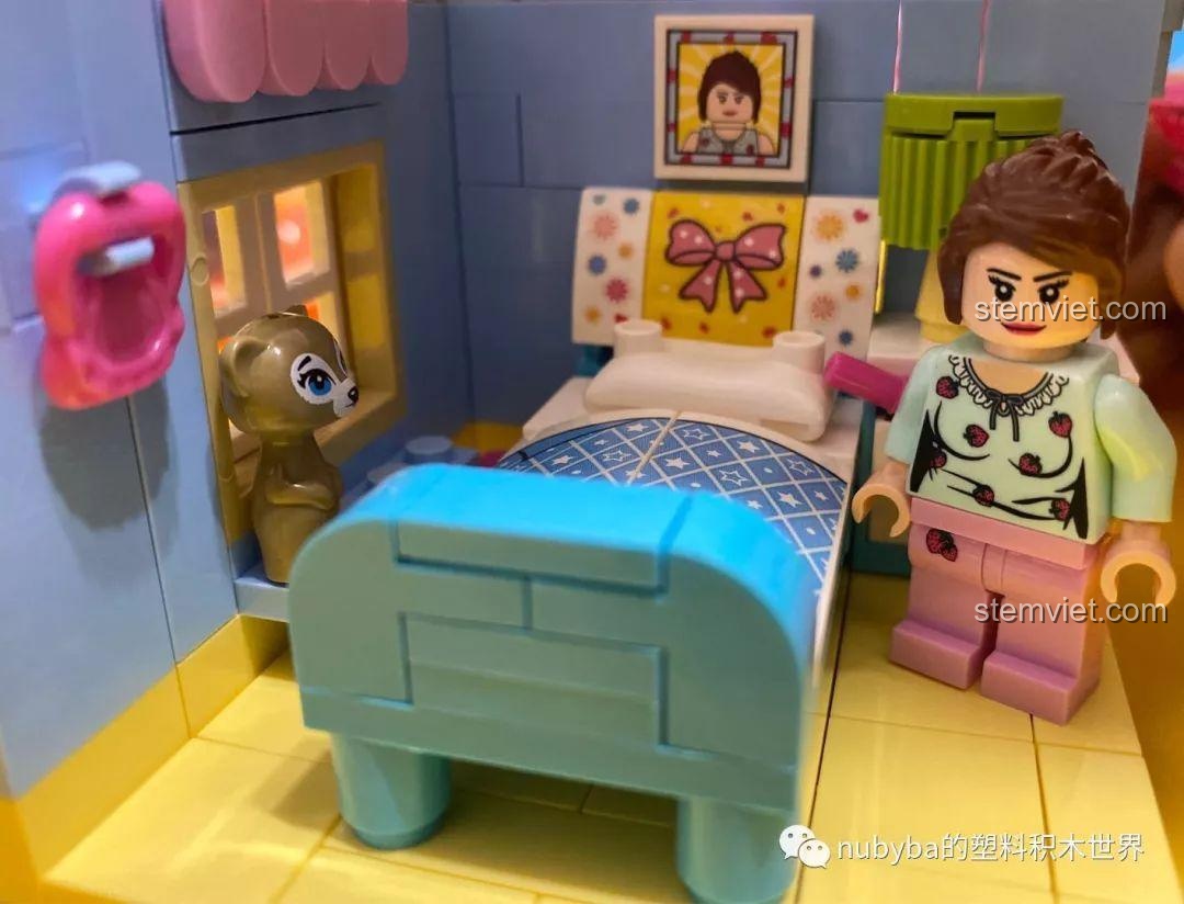 SEMBO BLOCK 601504 Phòng ngủ - Minifigure đang chơi với lược và máy sấy