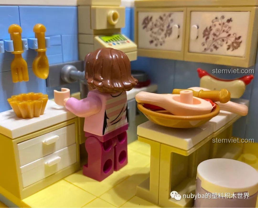 SEMBO BLOCK 601504 Phòng ngủ - Minifigure đang chơi