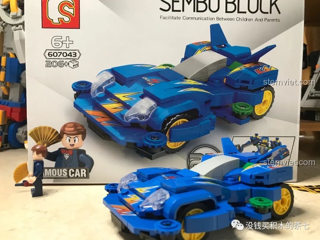 Quá trình dán decal lên thân xe Brute Power của bộ đồ chơi lắp ráp SEMBO Block 607041.