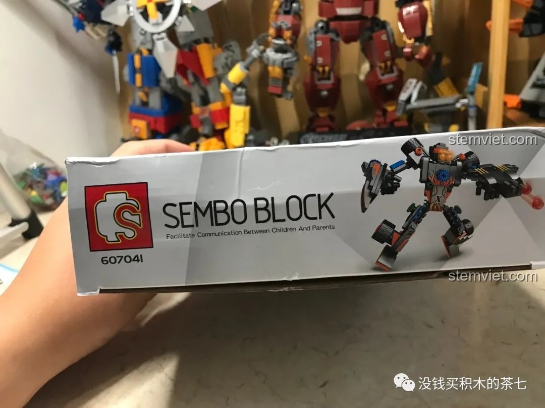 Lắp bánh xe màu đỏ cho xe Brute Power, hoàn thiện mô hình đồ chơi lắp ráp SEMBO Block 607041.