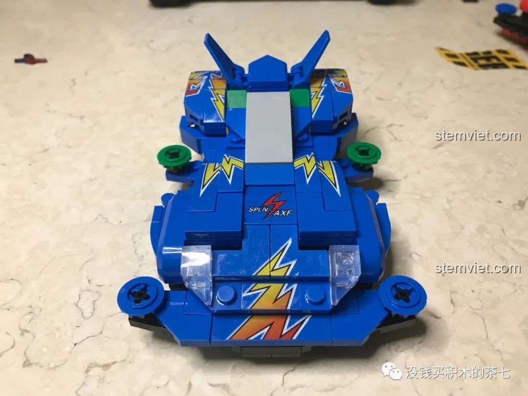 Quá trình lắp ráp phần khung xe Brute Power từ bộ đồ chơi lắp ráp SEMBO Block 607041, các mảnh ghép.