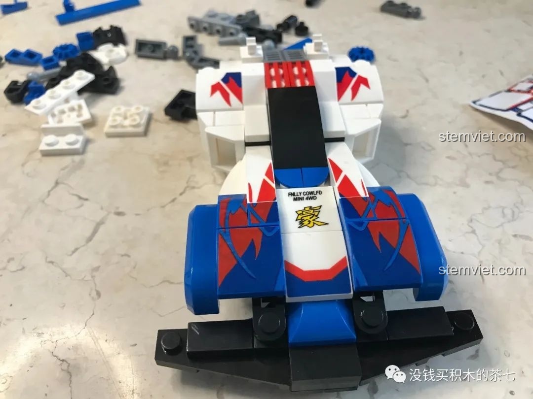 Lắp bánh xe màu xanh lá cây cho xe Magnum Saber, hoàn thiện mô hình đồ chơi lắp ráp SEMBO Block 607042.