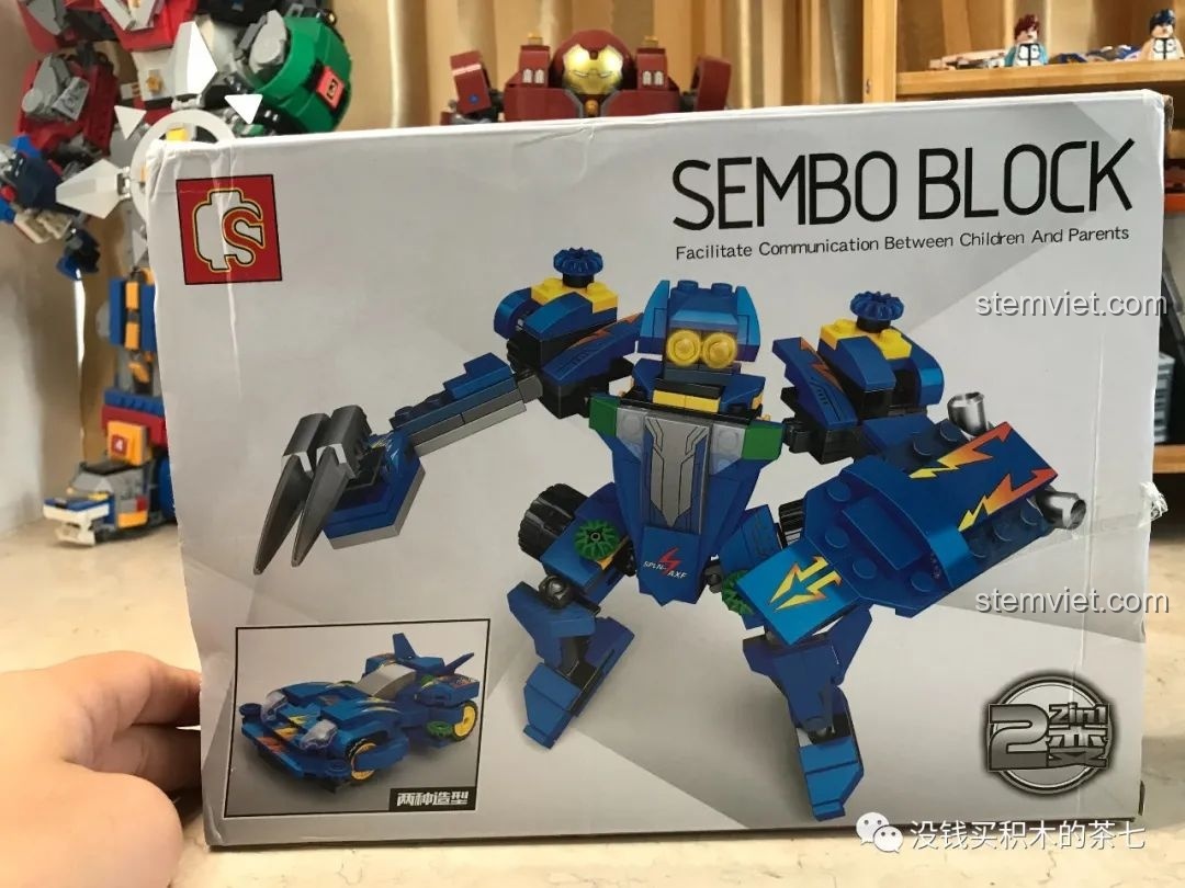 Quá trình dán decal lên thân xe Spin Axe của bộ đồ chơi lắp ráp SEMBO Block 607043.