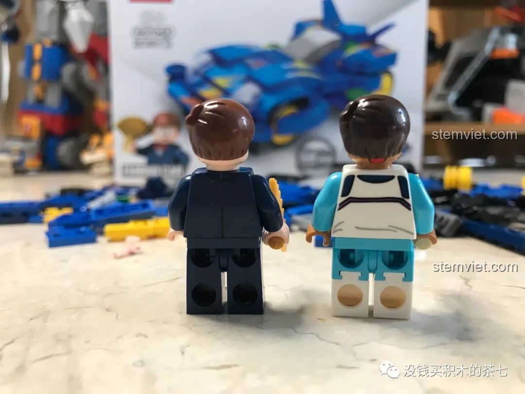 Mặt sau của xe Spin Axe đã hoàn thiện, với chi tiết đèn hậu và ống xả.