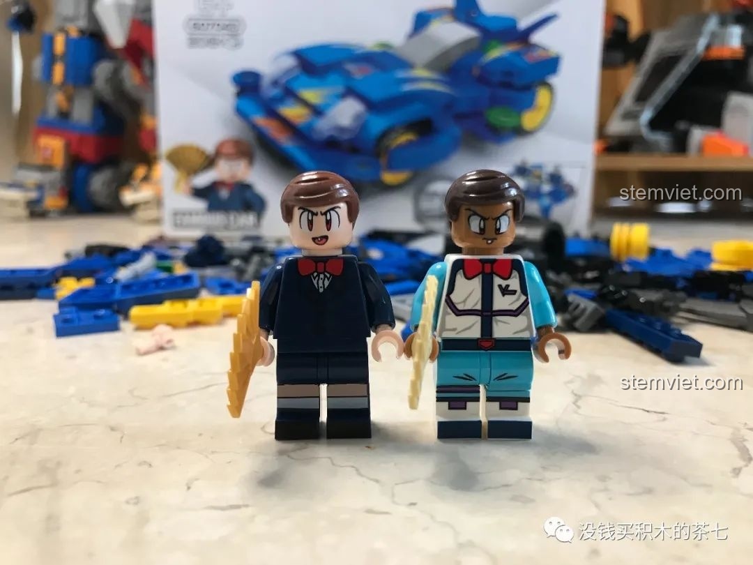 Lắp bánh xe màu vàng cho xe Spin Axe, hoàn thiện mô hình đồ chơi lắp ráp SEMBO Block 607043.