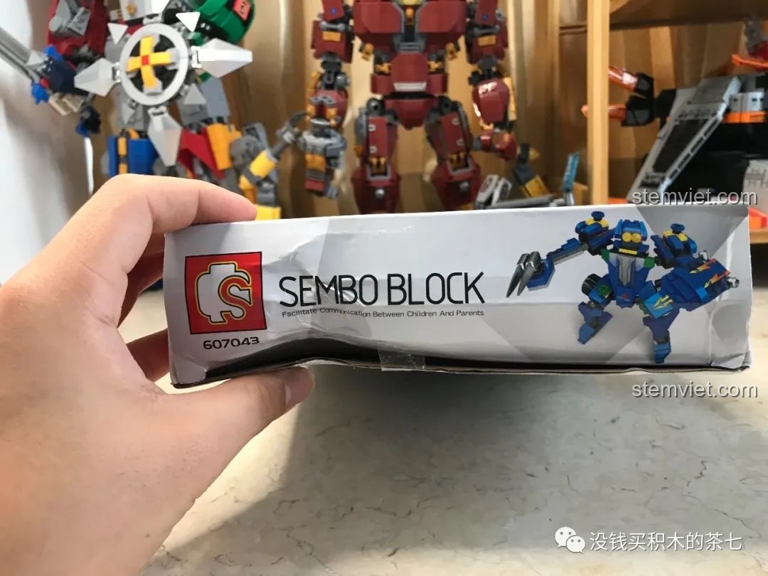 Quá trình lắp ráp phần khung xe Spin Axe từ bộ đồ chơi lắp ráp SEMBO Block 607043, các mảnh ghép.