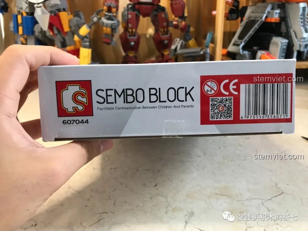 Mặt đáy hộp đồ chơi lắp ráp SEMBO Block 607044, hiển thị mã vạch và thông tin sản phẩm.