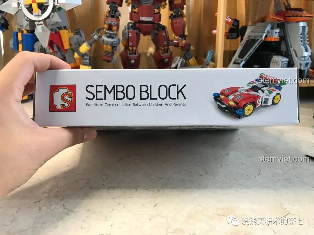 Mặt trên hộp đồ chơi lắp ráp SEMBO Block 607044, hiển thị hình ảnh xe đua Sonic Saber hoàn chỉnh.