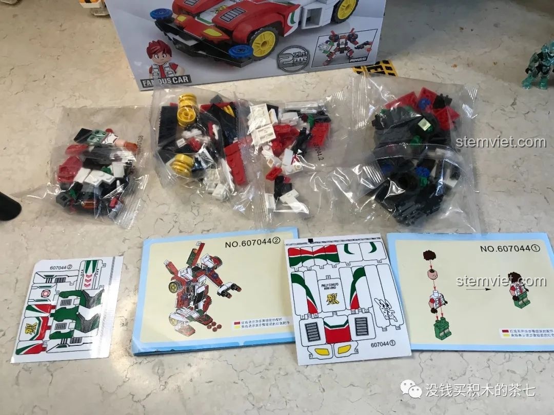 Các túi mảnh ghép, sách hướng dẫn và decal của bộ đồ chơi lắp ráp SEMBO Block 607044 Sonic Saber.