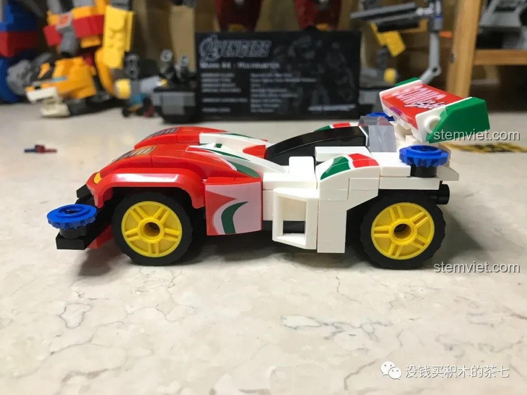 Các mảnh ghép còn lại sau khi lắp xe Sonic Saber, dành cho mô hình robot biến hình.