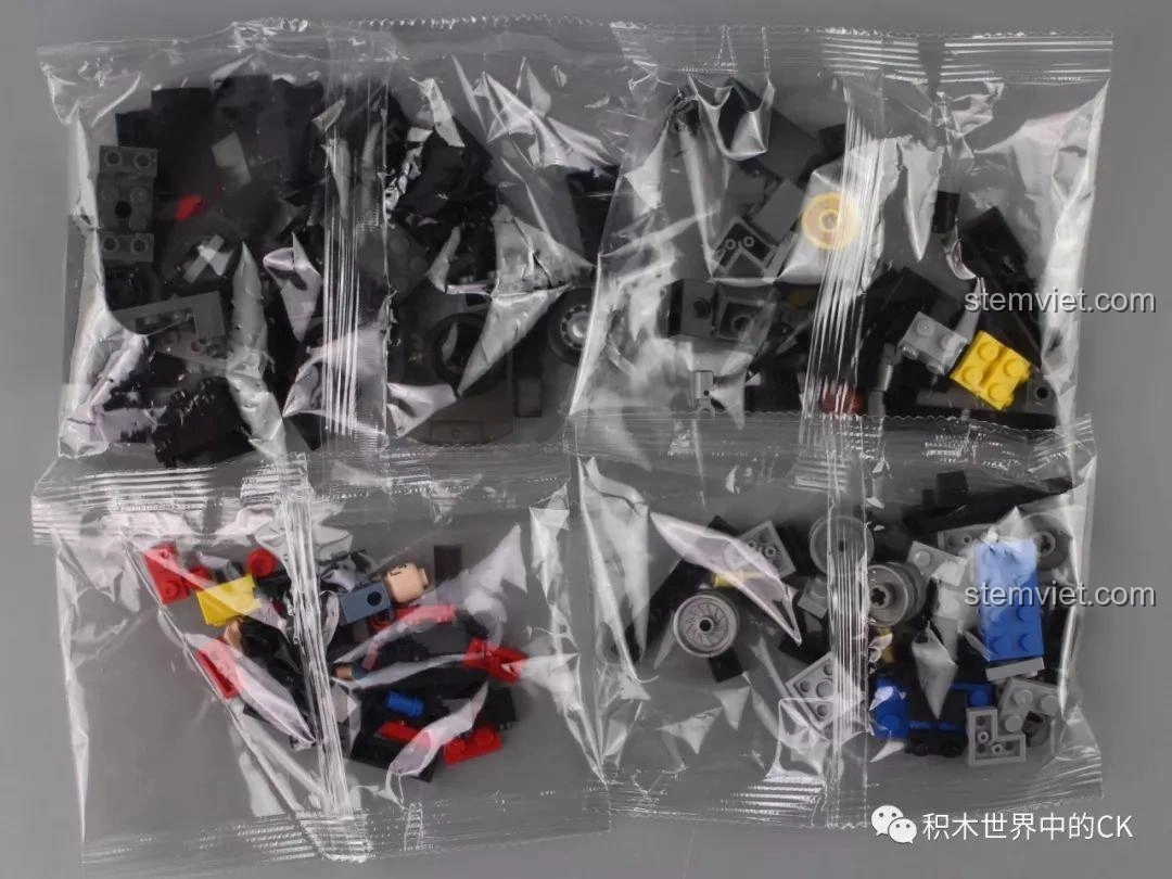 Các mảnh ghép của bộ lắp ráp Sembo Block 607045 được đóng gói riêng biệt trong túi, đảm bảo đầy đủ và dễ tìm kiếm. Đồ chơi lắp ráp xe hơi.