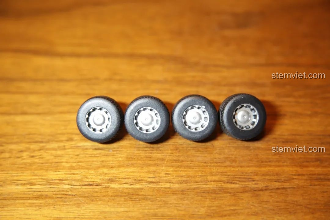 Mô hình Sembo Block 607045 De Tomaso Pantera GT5-S hoàn chỉnh, nhìn từ bên hông.