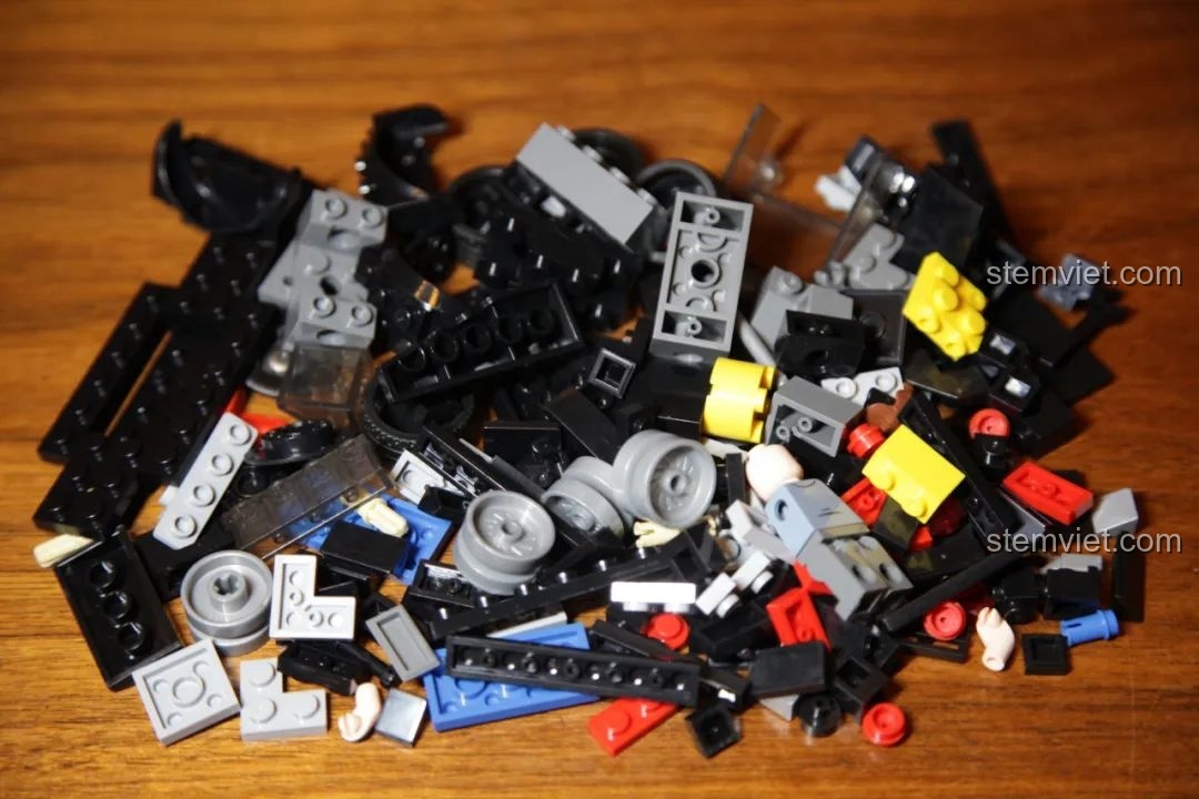 Các mảnh ghép của Sembo Block 607045 De Tomaso Pantera.