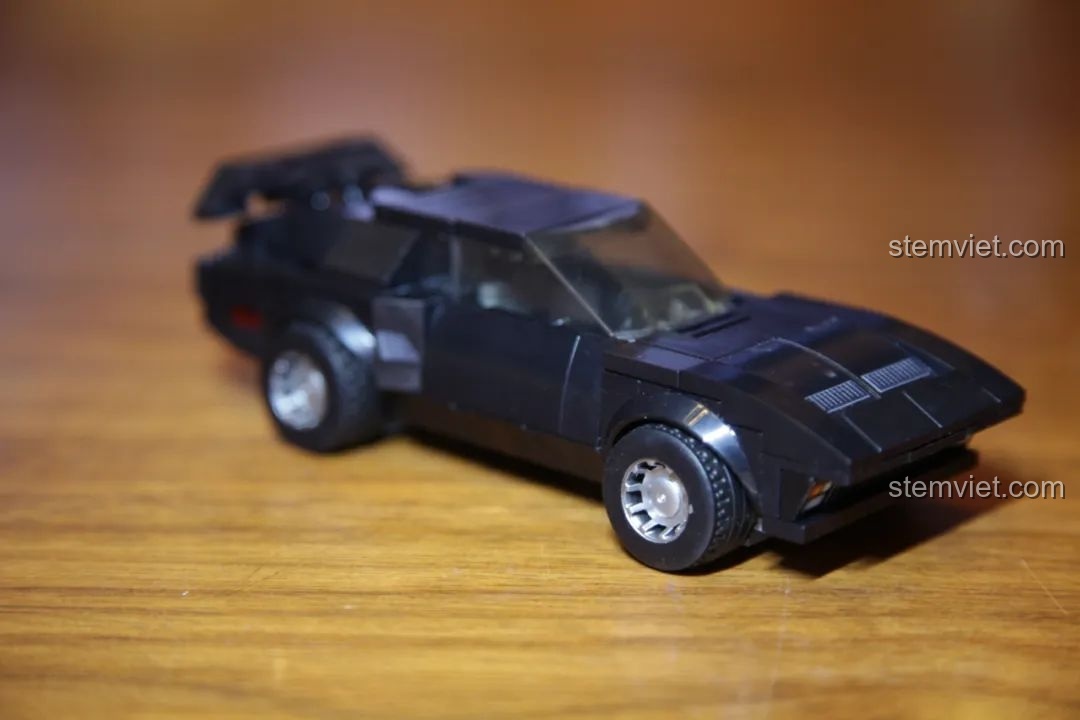 Cận cảnh phần đuôi xe của mô hình Sembo Block 607046 Mitsubishi Eclipse.