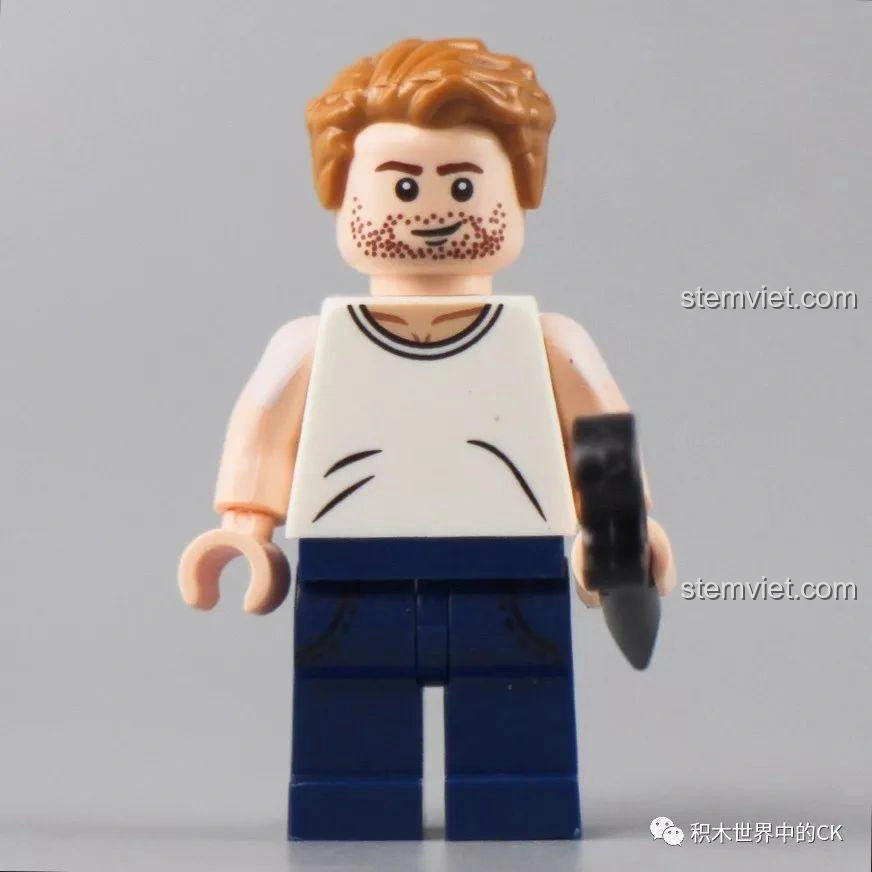 Mô hình xe đua xanh lá Sembo Block 607046 đã lắp ráp hoàn chỉnh, góc nghiêng thể hiện thiết kế khí động học và cánh gió sau. Đồ chơi lắp ráp xe hơi.