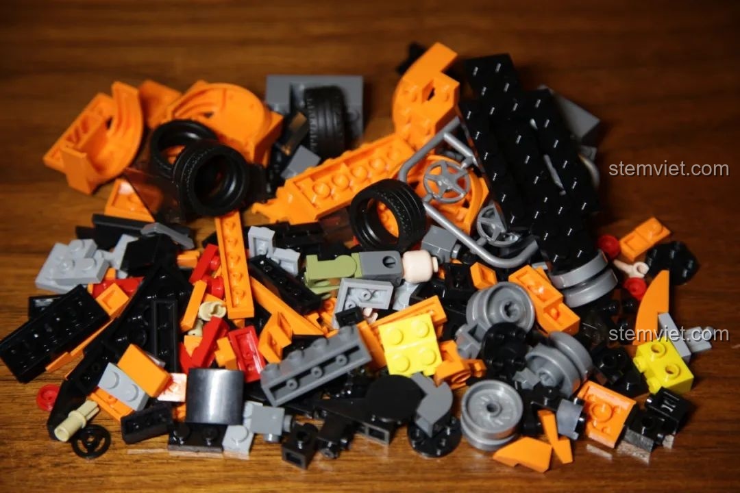 Cận cảnh các mảnh ghép Sembo Block 607047 Mazda RX7.