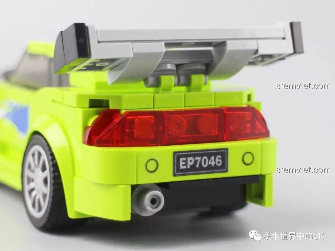 Minifigure đi kèm bộ lắp ráp Sembo Block 607047 Mazda RX7, thiết kế chi tiết với trang phục cá tính, sẵn sàng điều khiển chiếc xe đua cam. Đồ chơi lắp ráp cho bé trai.