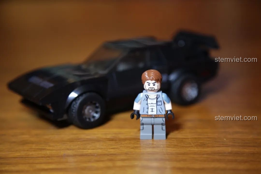 Hộp Sembo Block 607048 Chevrolet Chevelle SS mở ra, lộ các túi mảnh ghép và sách hướng dẫn.