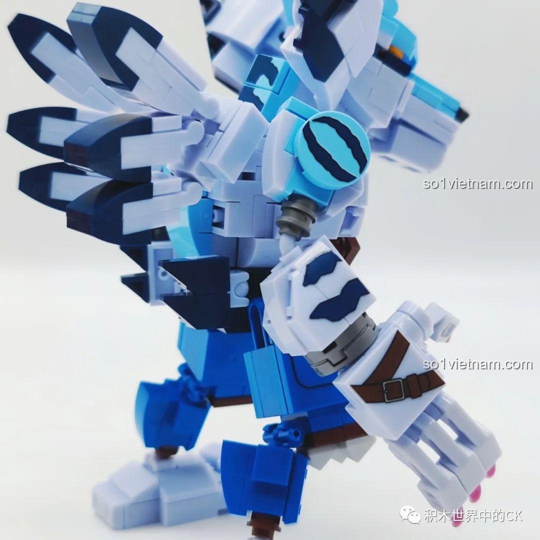 Thành phẩm Garudamon của bộ lắp ráp SEMBO BLOCK 609317 với đôi cánh dang rộng